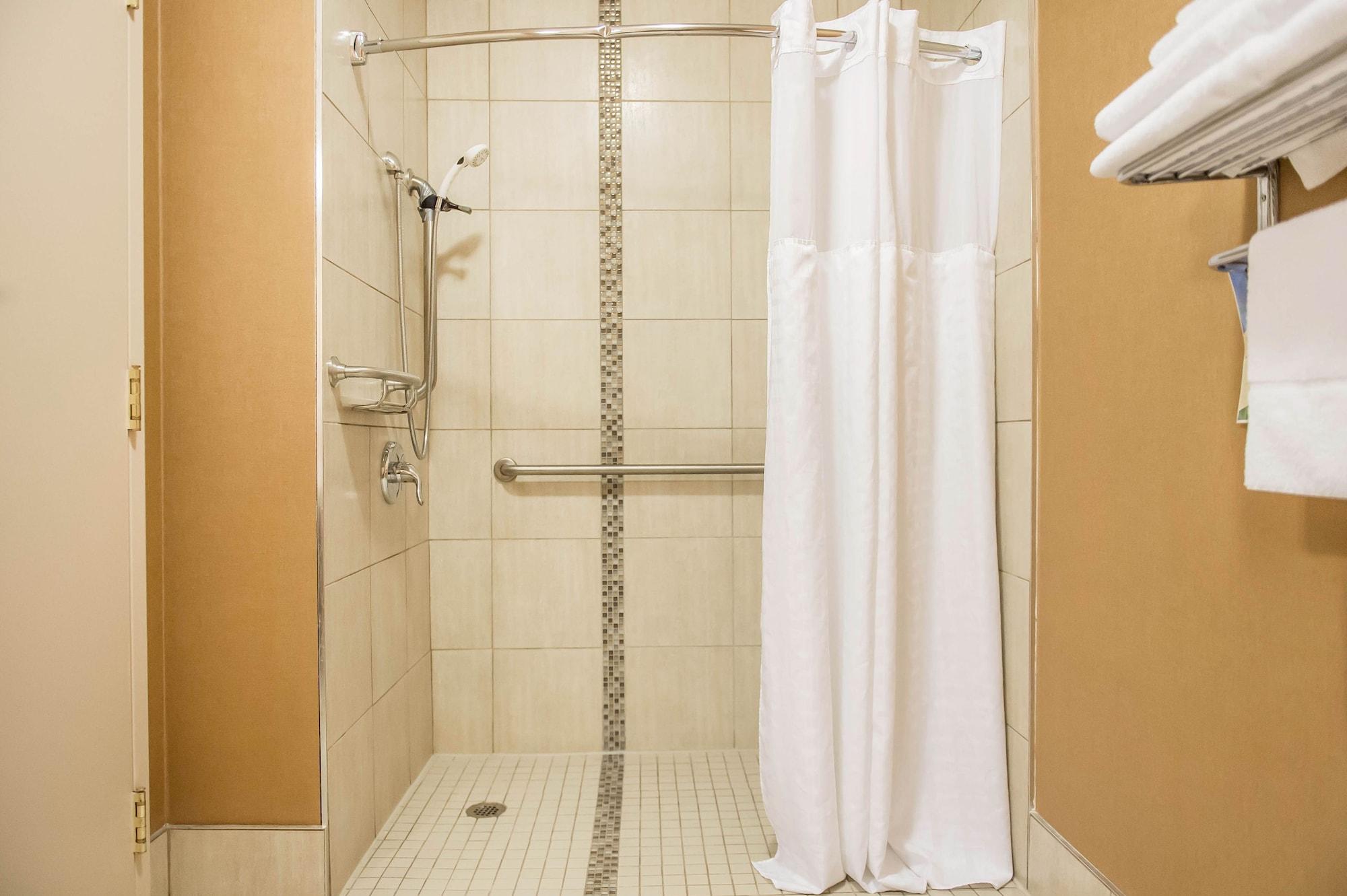 Comfort Inn Броквіль Екстер'єр фото