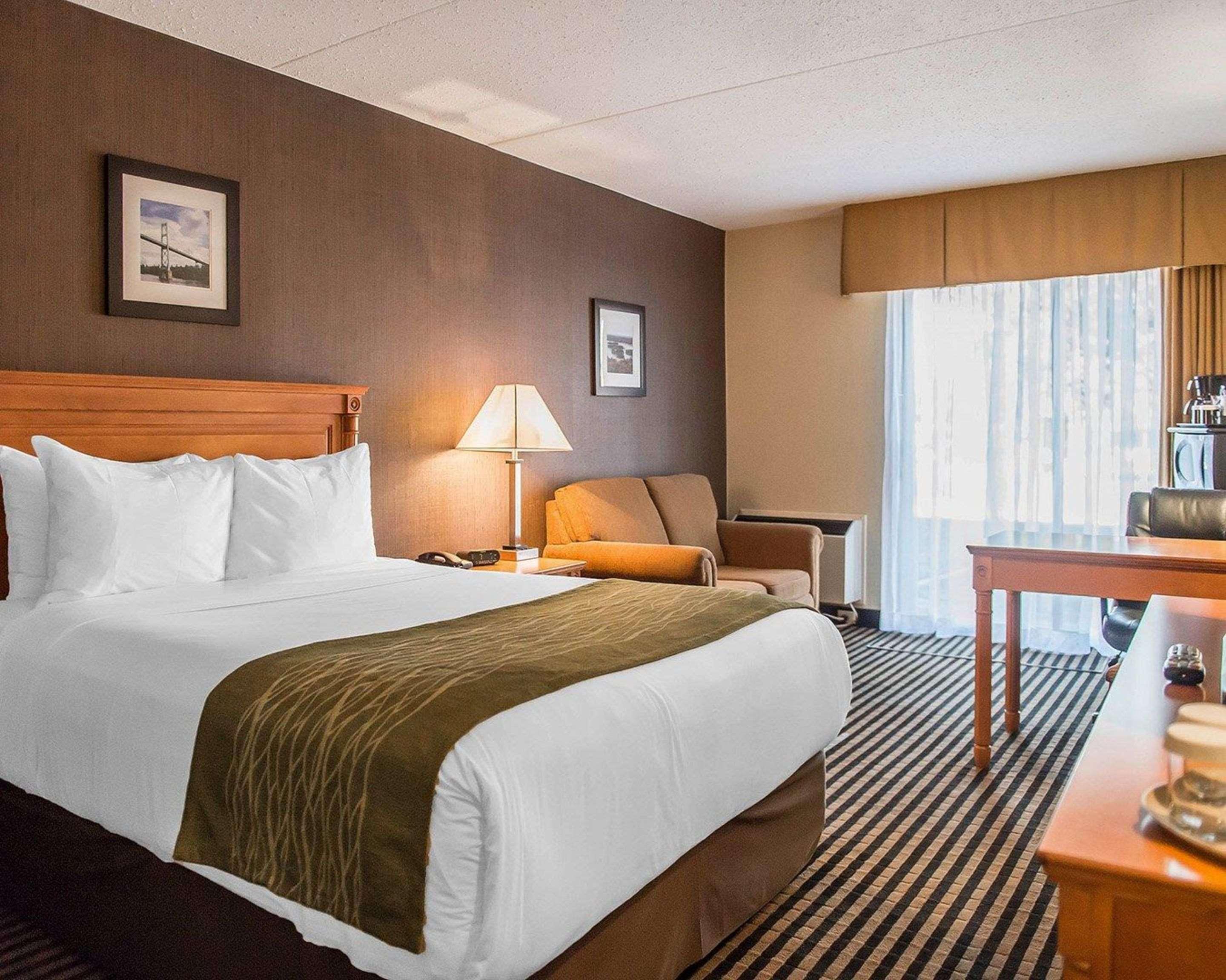 Comfort Inn Броквіль Екстер'єр фото