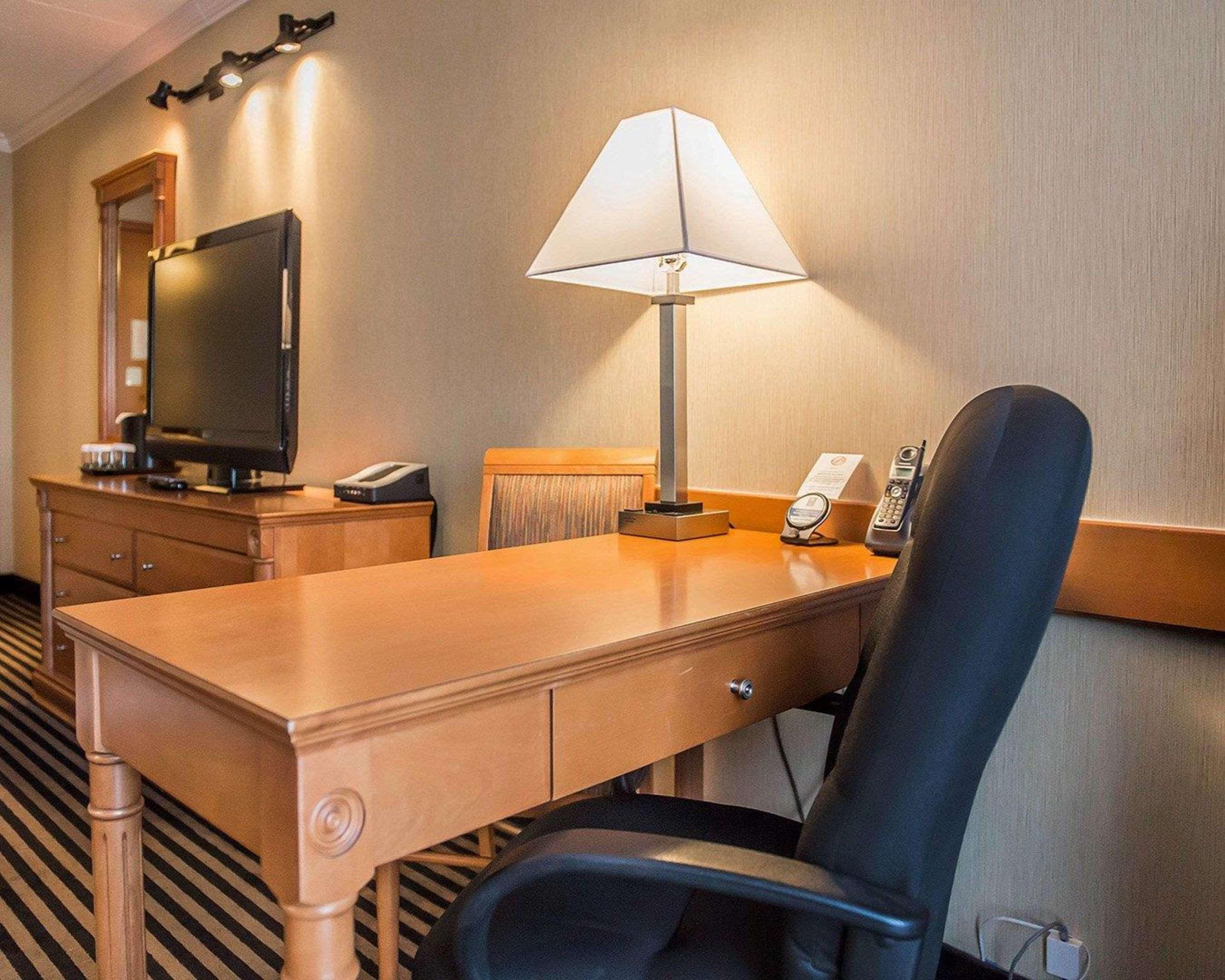 Comfort Inn Броквіль Екстер'єр фото