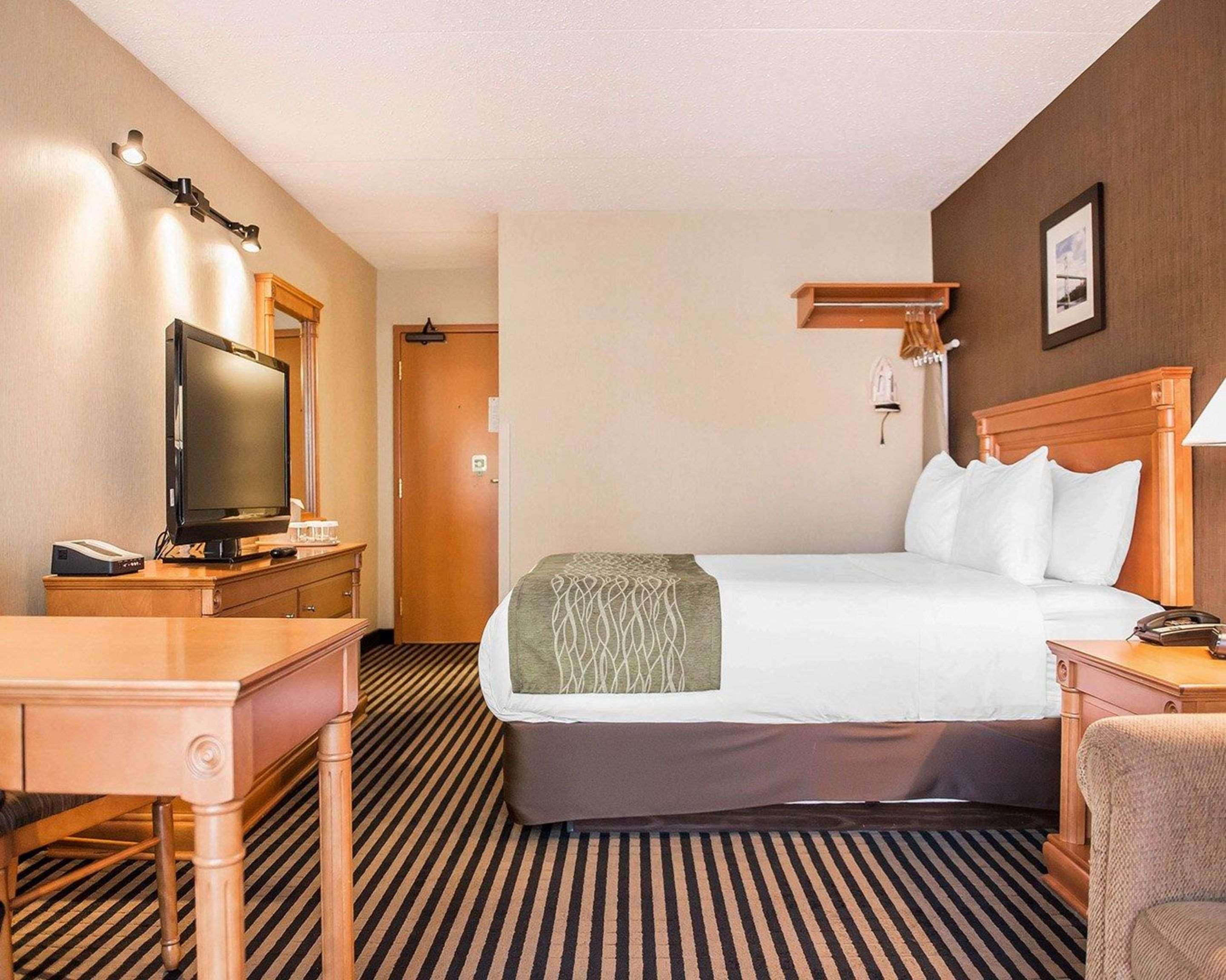 Comfort Inn Броквіль Екстер'єр фото