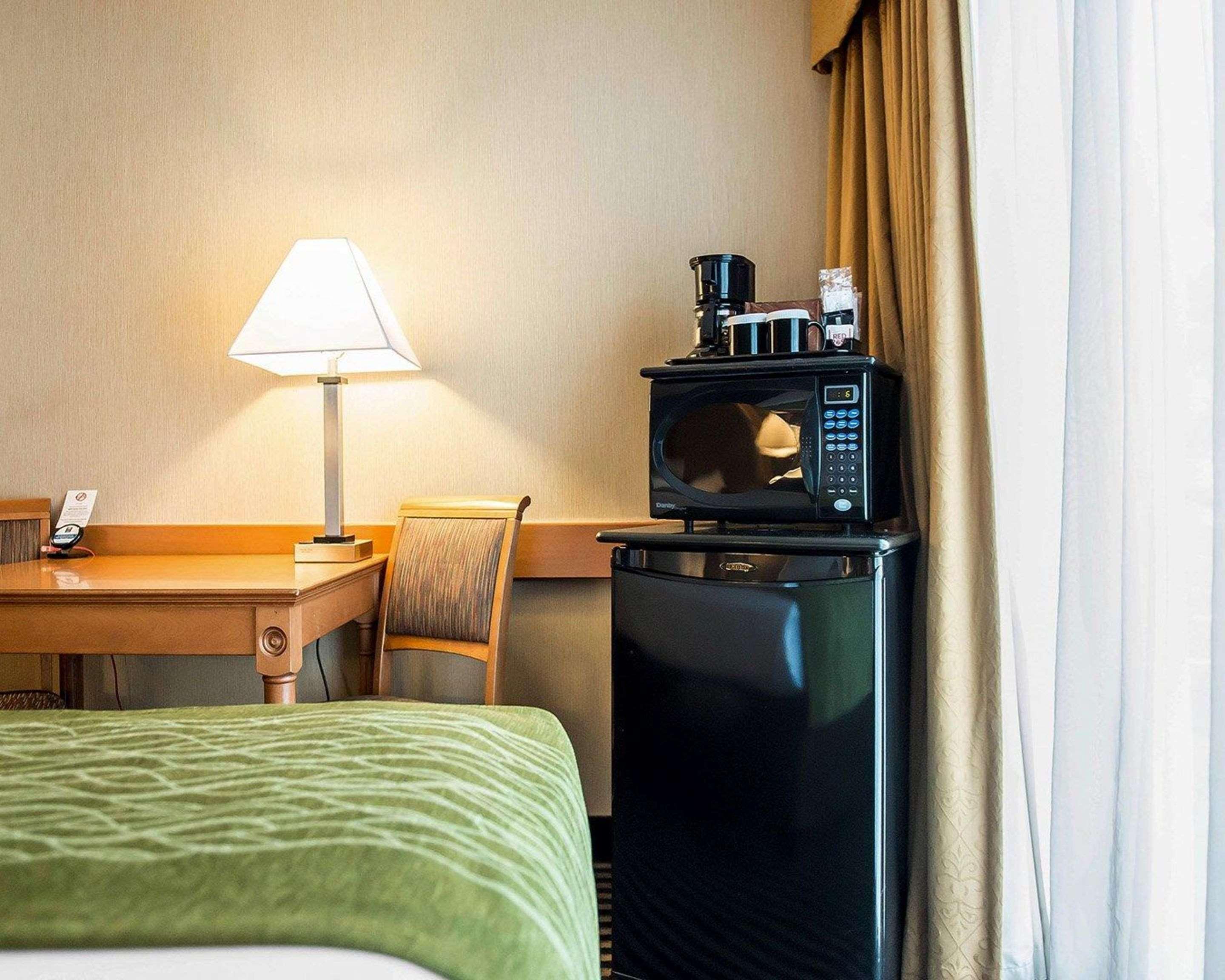Comfort Inn Броквіль Екстер'єр фото