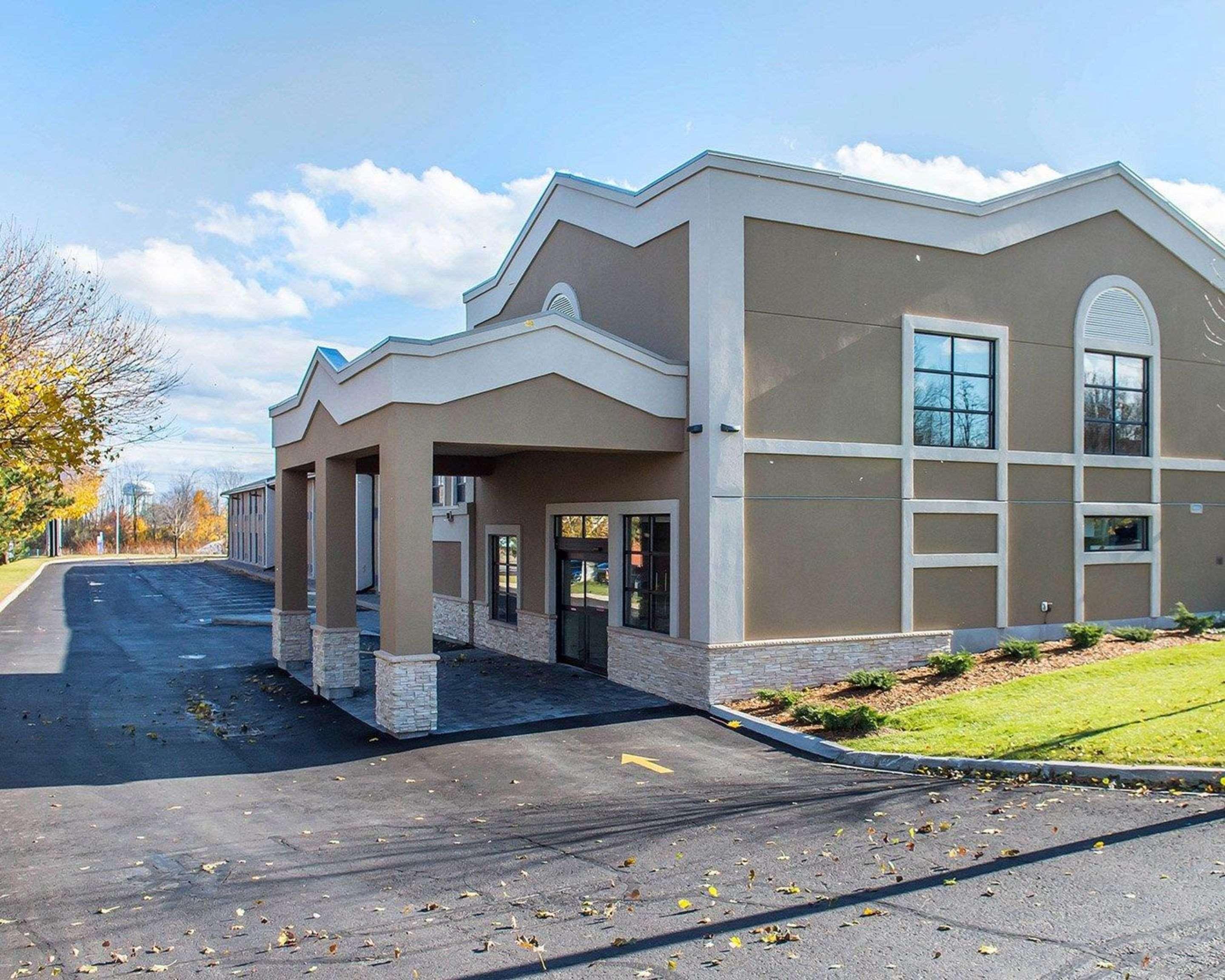 Comfort Inn Броквіль Екстер'єр фото