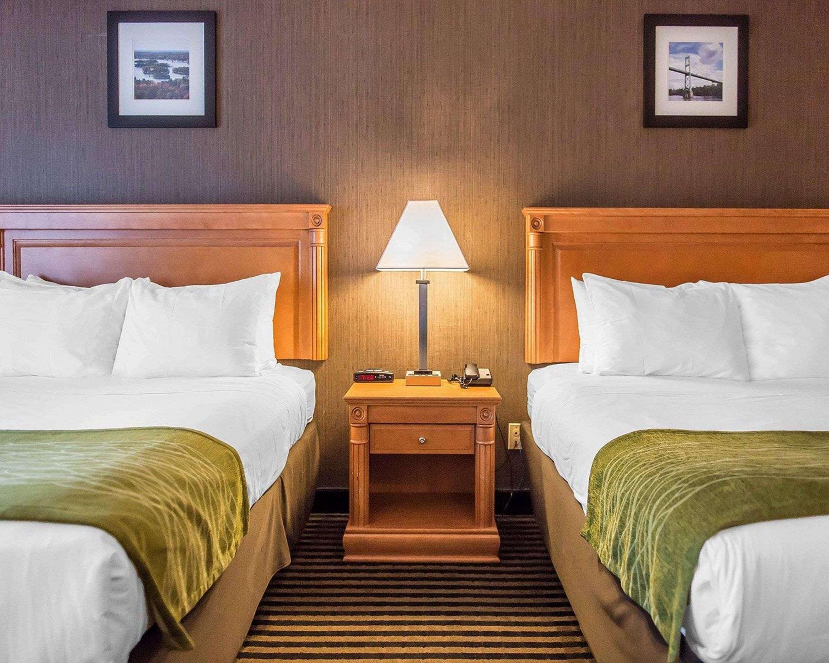 Comfort Inn Броквіль Екстер'єр фото