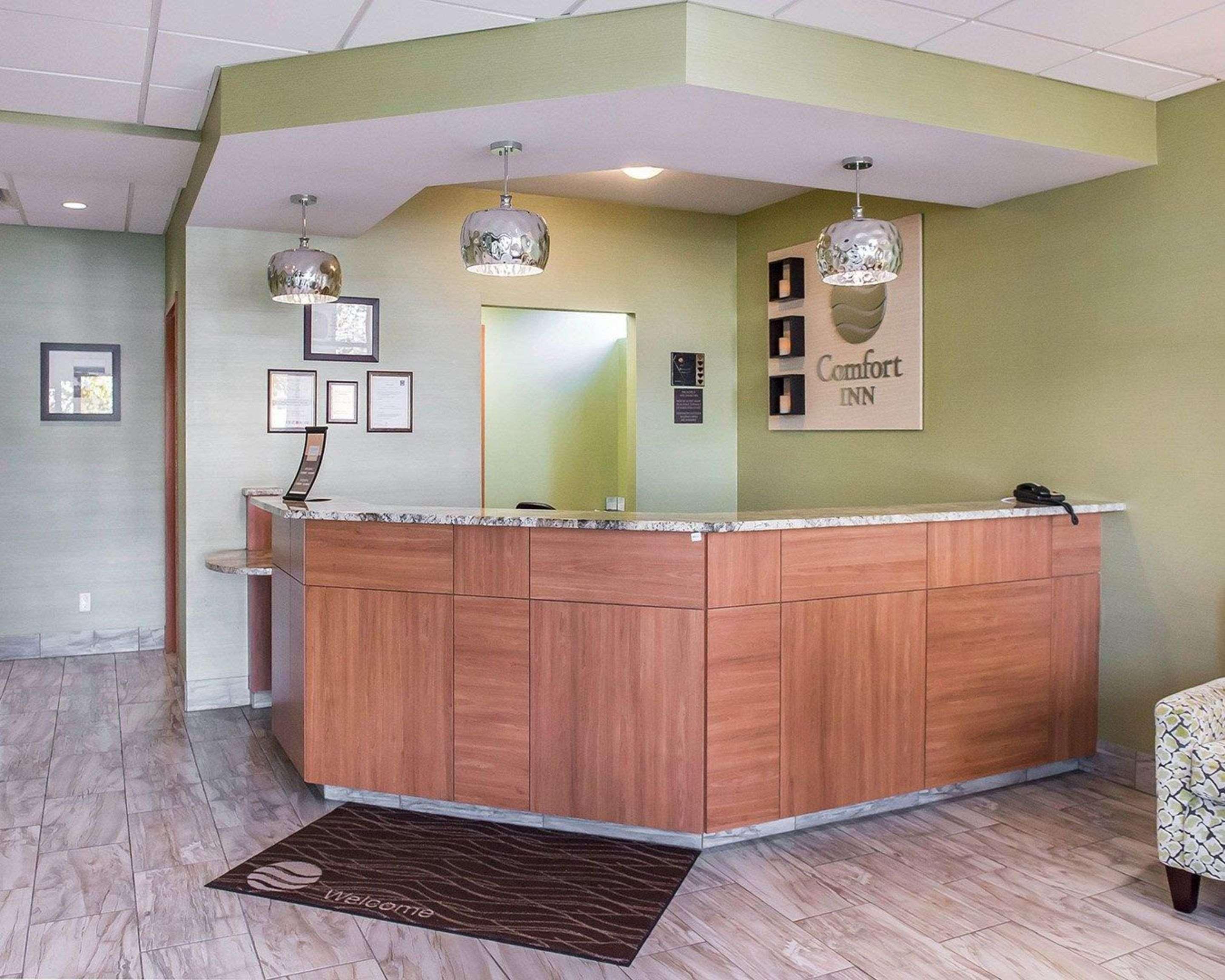 Comfort Inn Броквіль Екстер'єр фото