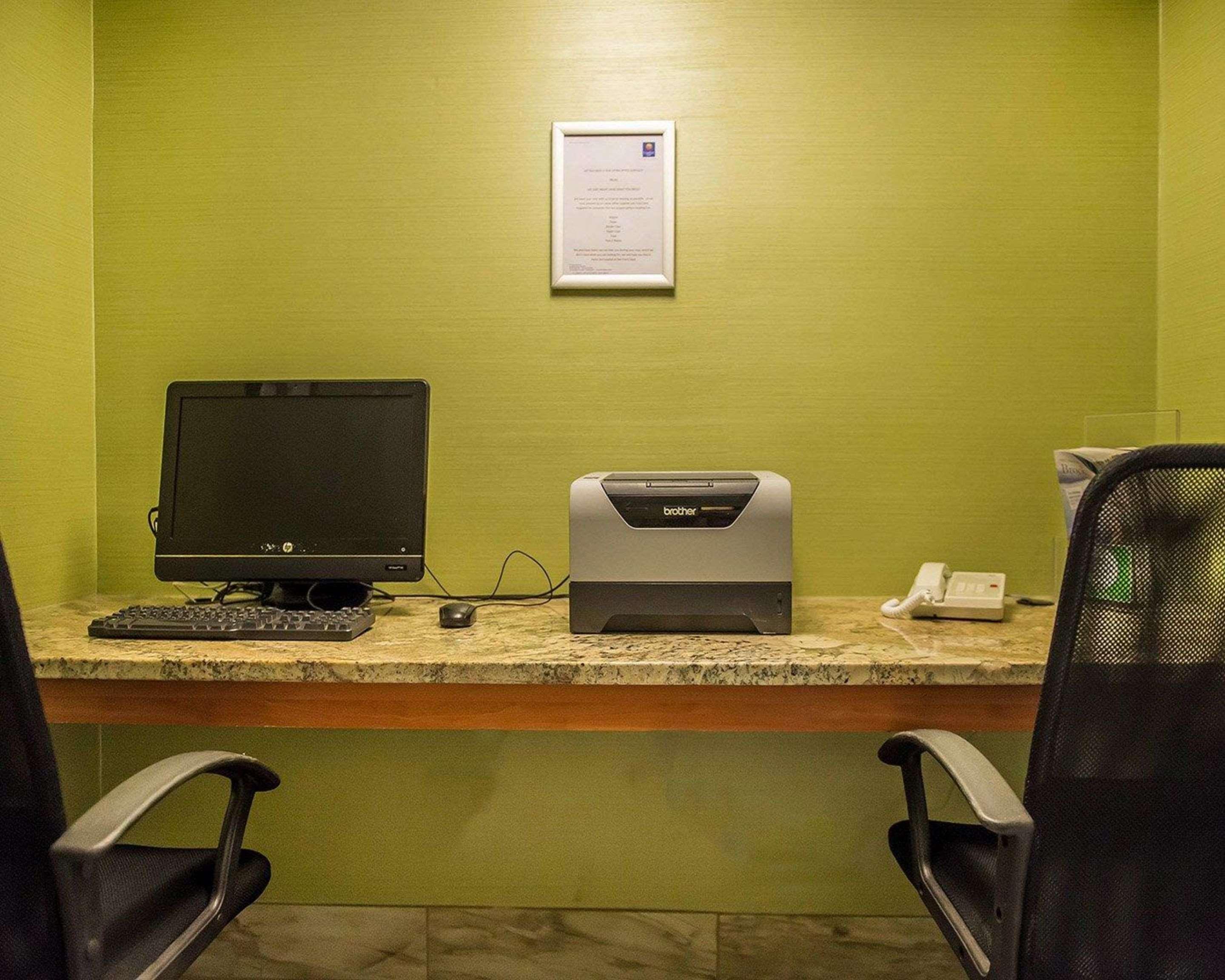 Comfort Inn Броквіль Екстер'єр фото