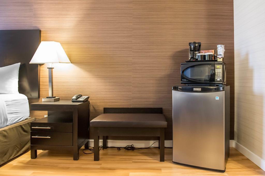 Comfort Inn Броквіль Екстер'єр фото