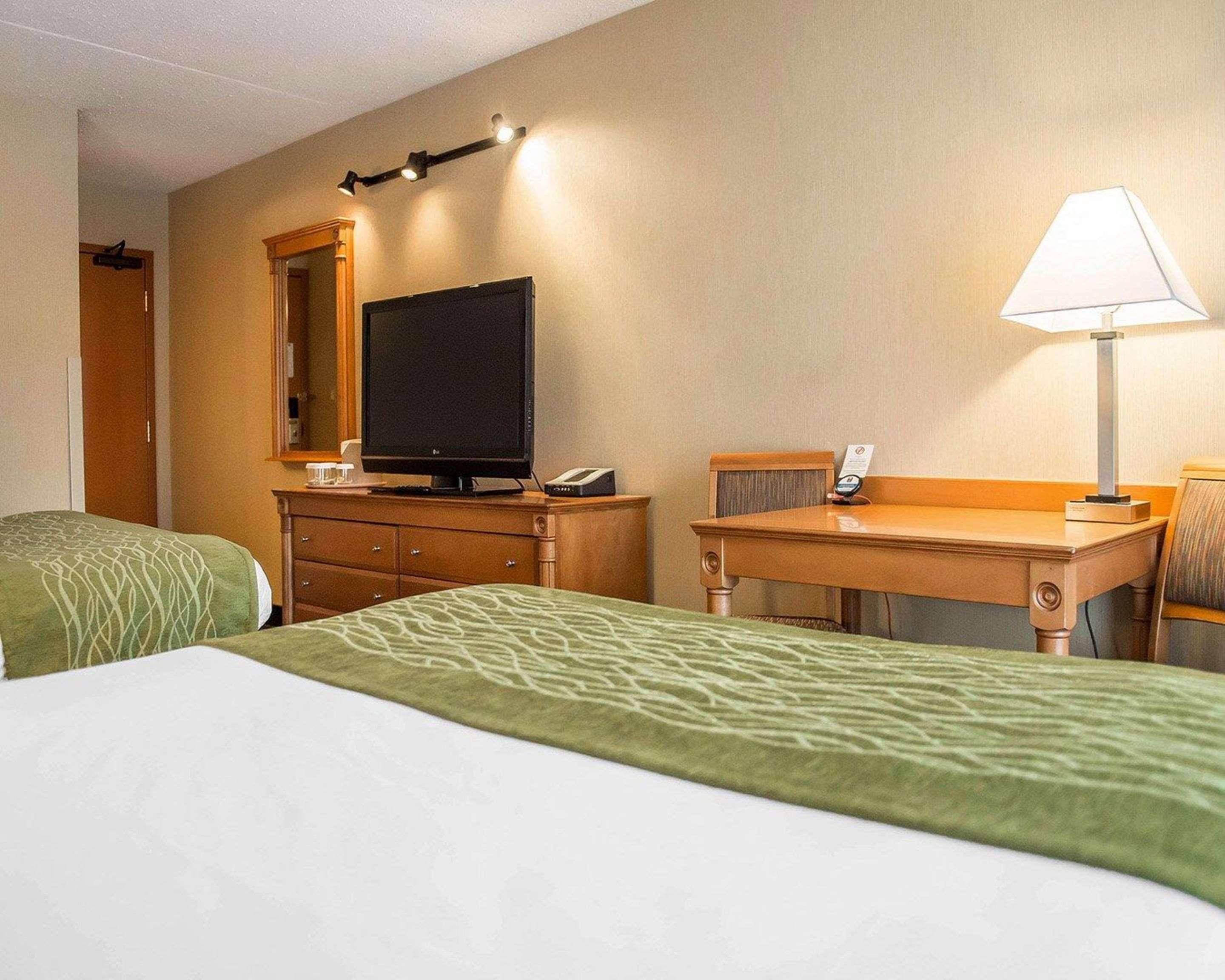 Comfort Inn Броквіль Екстер'єр фото