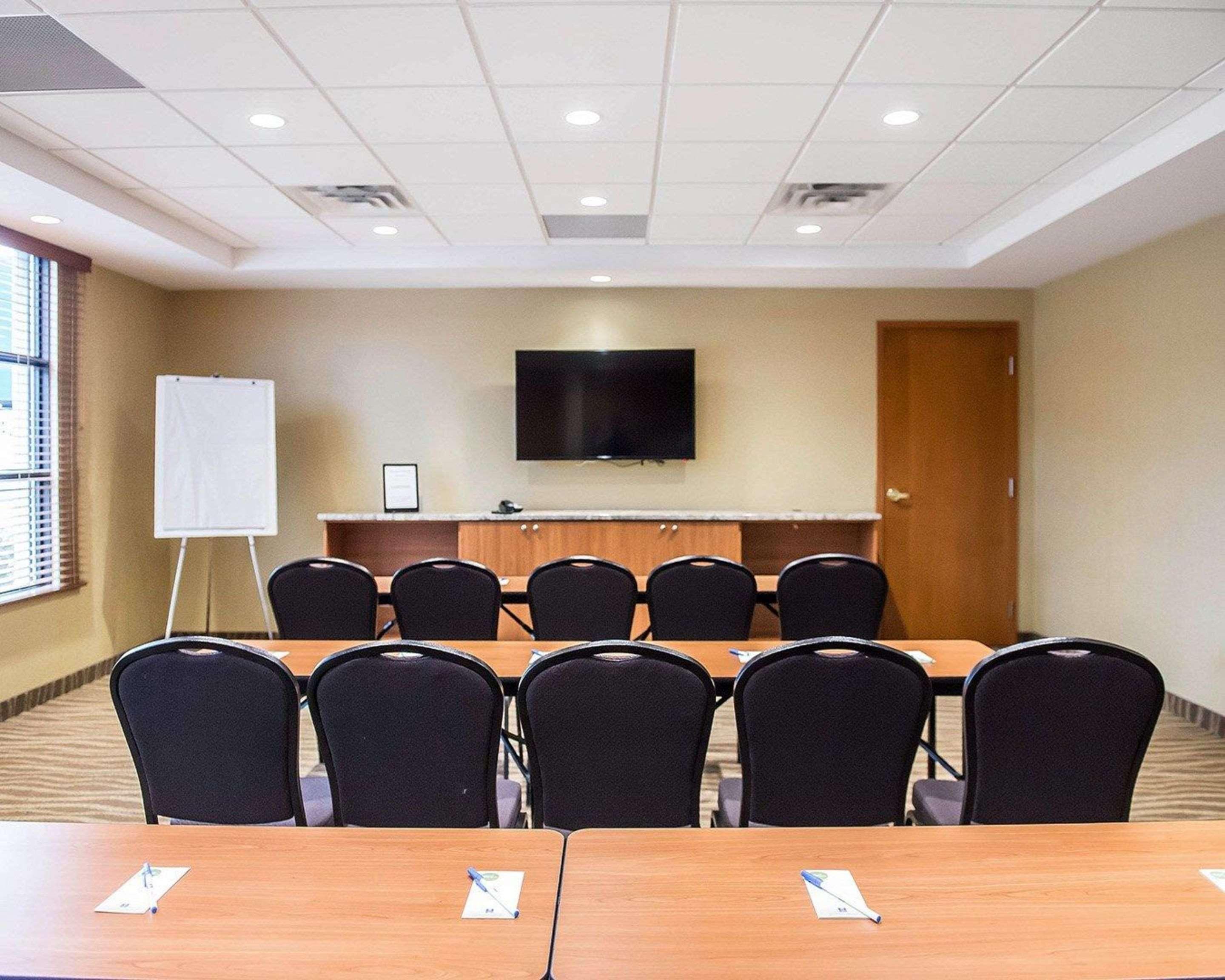 Comfort Inn Броквіль Екстер'єр фото