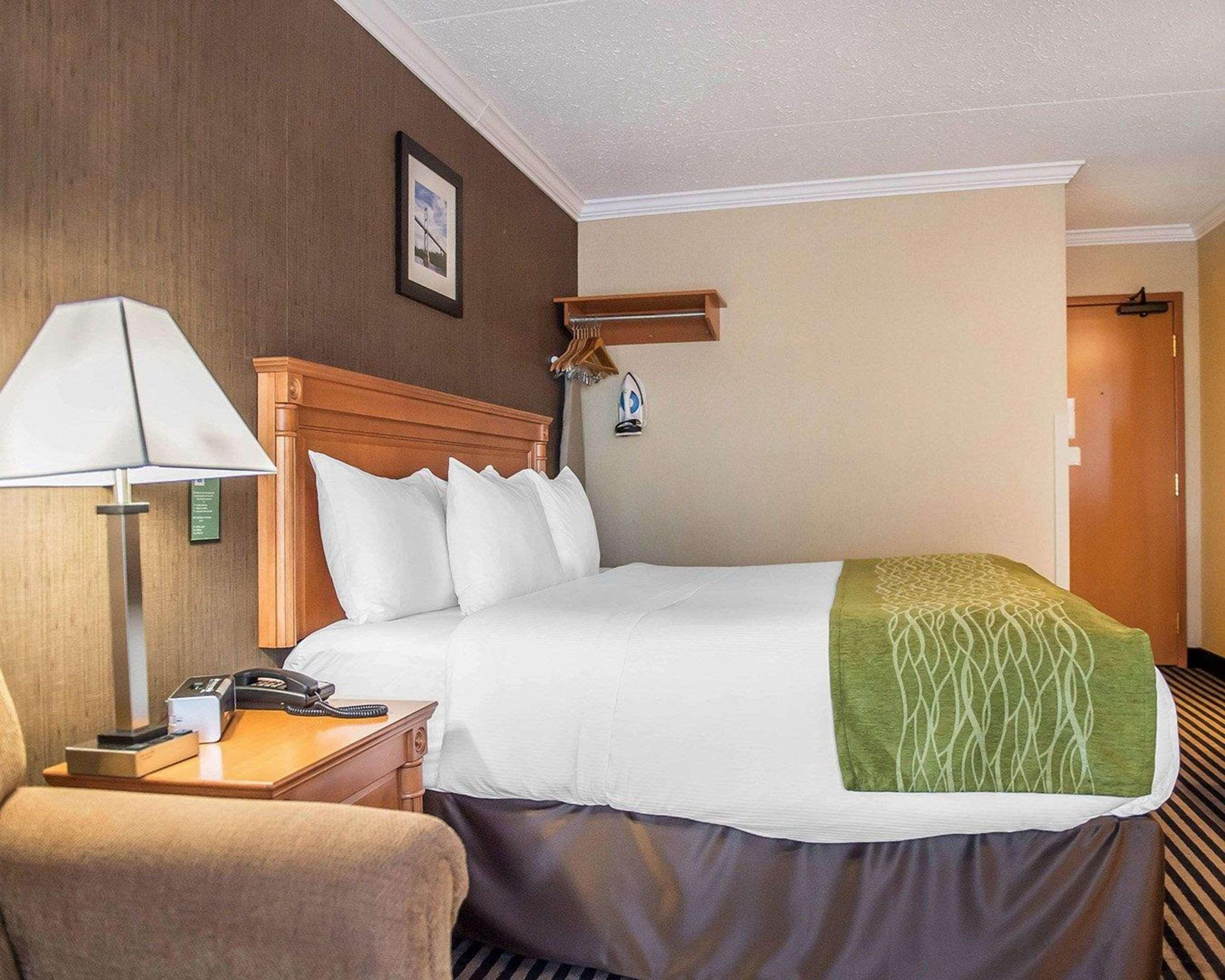 Comfort Inn Броквіль Екстер'єр фото