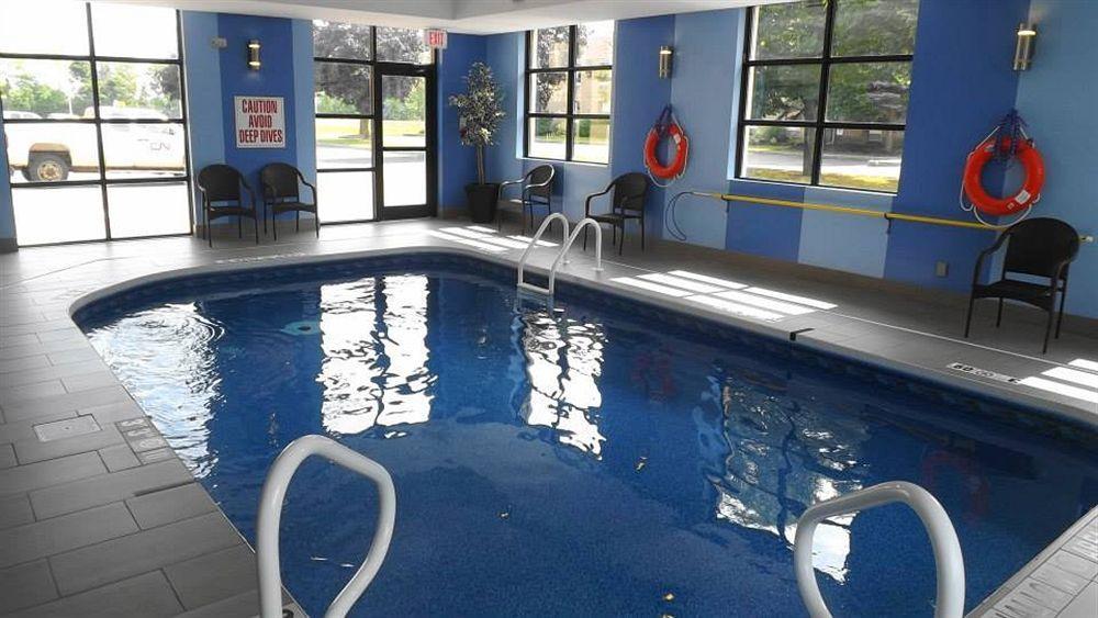 Comfort Inn Броквіль Екстер'єр фото