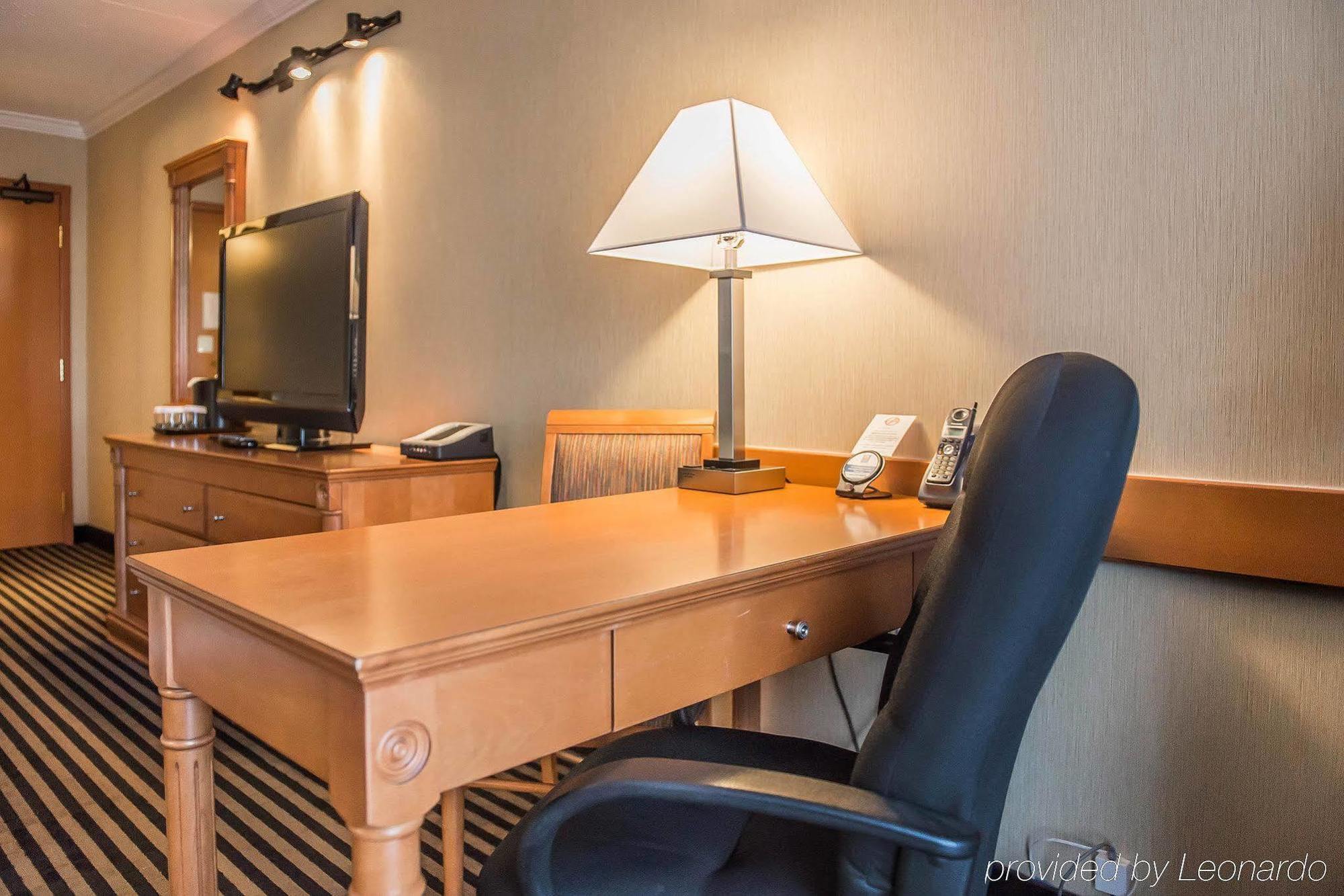 Comfort Inn Броквіль Екстер'єр фото