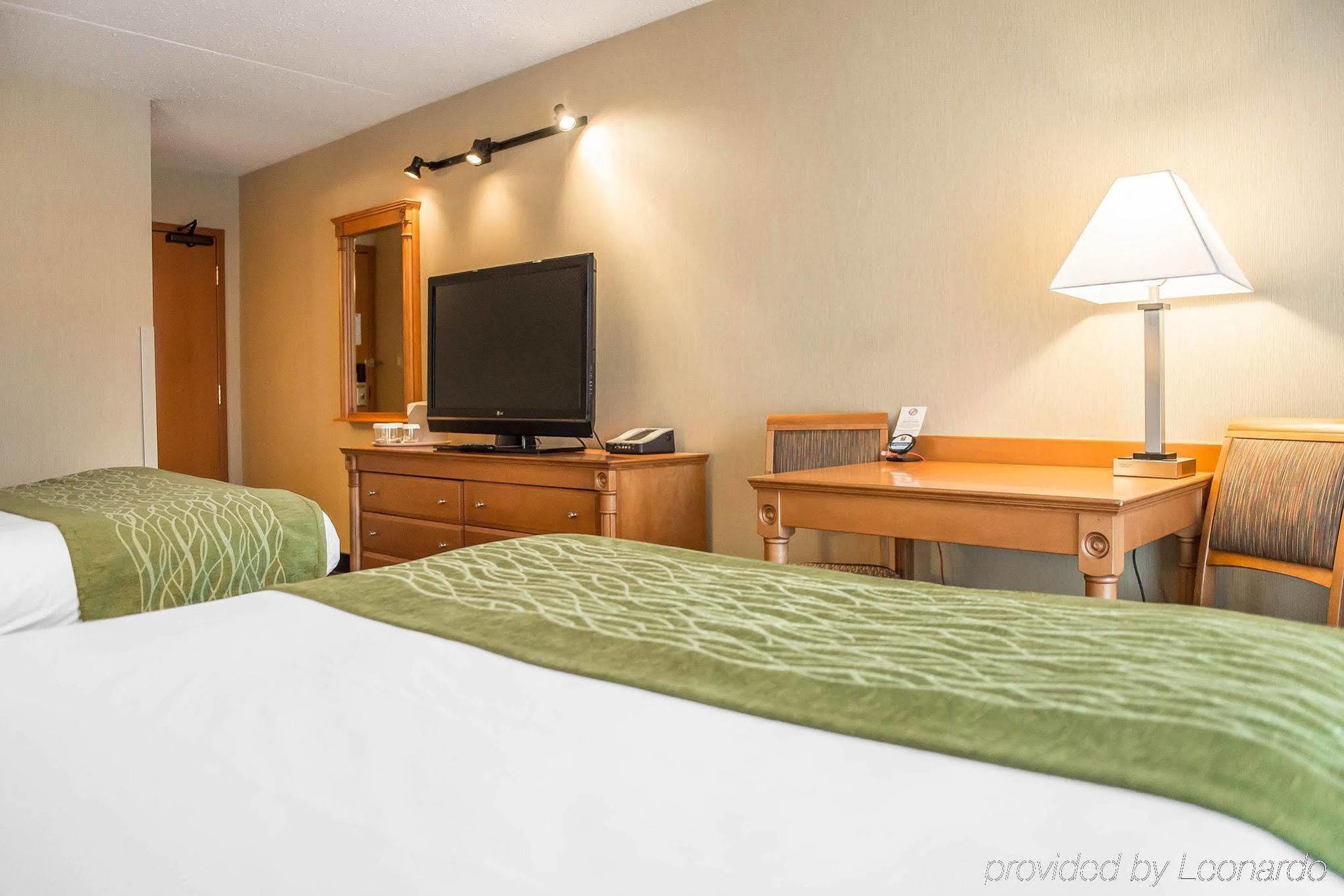 Comfort Inn Броквіль Екстер'єр фото