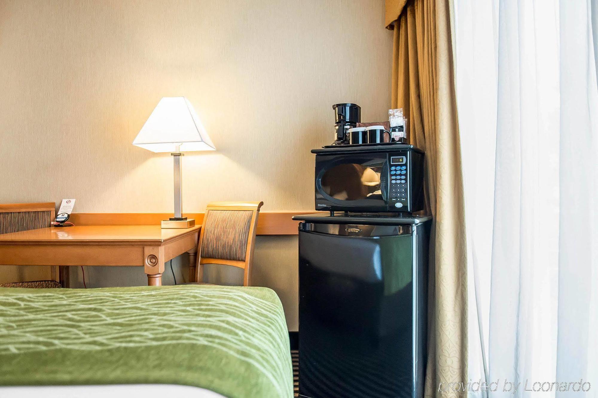 Comfort Inn Броквіль Екстер'єр фото